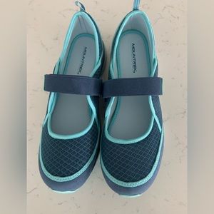 New no box Mountrek Tour Mary Jane Mesh Shoes Size 11
